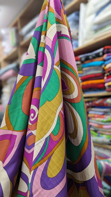 Retro Swirl, 100% Viscose, Sateen